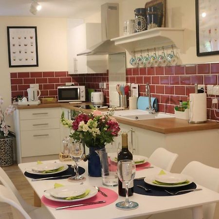 Pristine Apartment In The Centre Of Glastonbury Eksteriør bilde