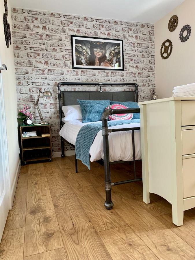 Pristine Apartment In The Centre Of Glastonbury Eksteriør bilde
