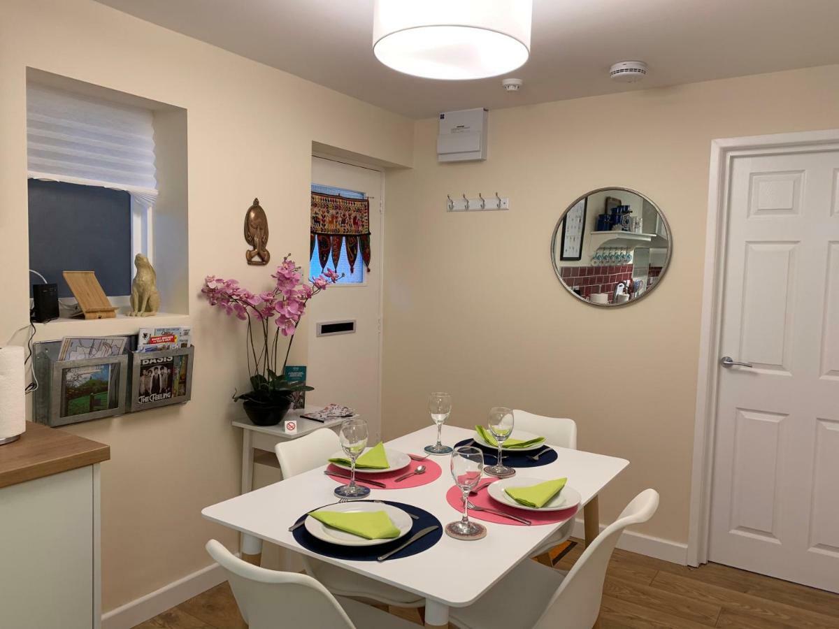 Pristine Apartment In The Centre Of Glastonbury Eksteriør bilde